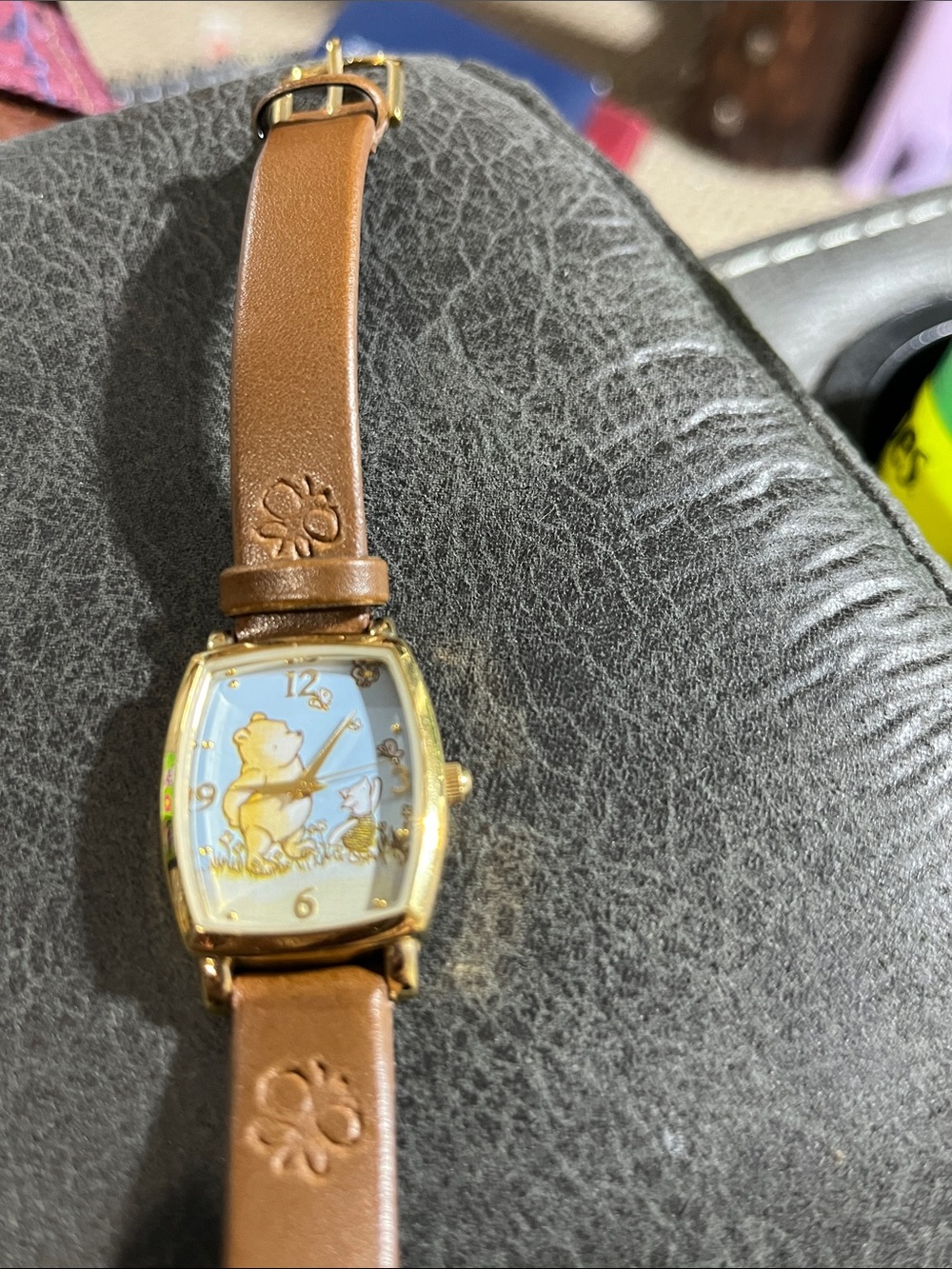 Brown Leather Old Fashioned Winnie-the-Pooh and piglet Wristwatch with Gold Case